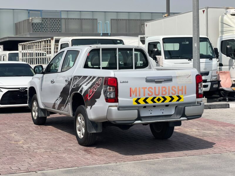 2020 Mitsubishi L200 4X4 2.4 Litres 4 Cylinders Petrol Engine Silver Grey Pickup Truck Manual