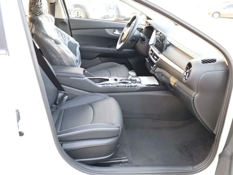 2026 Kia K3 Comfort 1.5 Litres 4 Cylinders Petrol Engine White Black Sedan Chinese Specs