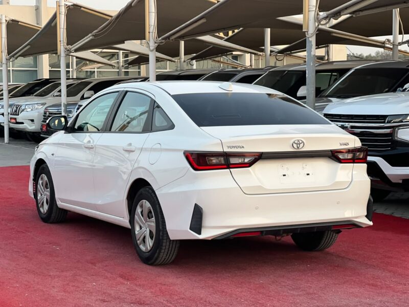 2023 Toyota Yaris 1.5 Litres 4 Cylinders Petrol Engine White Beige Sedan GCC Specs