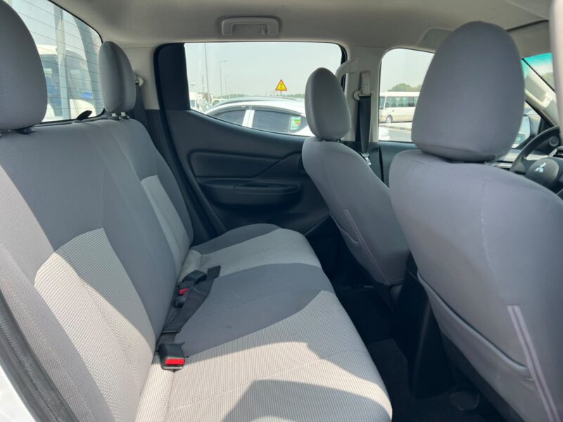 2020 Mitsubishi L200 4X4 2.4 Litres 4 Cylinders Petrol Engine Silver Grey Pickup Truck Manual