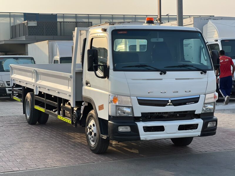 2019 Mitsubishi Canter Manual 18FT 4.2 Litres 4 Cylinders Diesel Engine White Black Truck