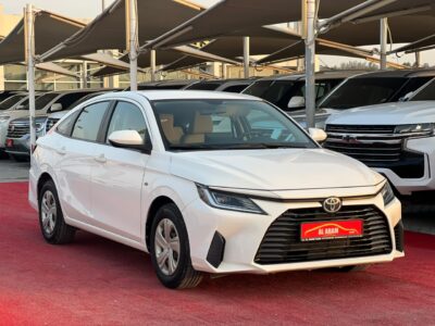 2023 Toyota Yaris 1.5 Litres 4 Cylinders Petrol Engine White Beige Sedan GCC Specs