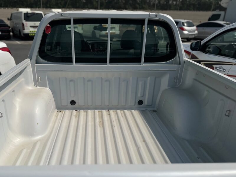 2020 Mitsubishi L200 4X4 2.4 Litres 4 Cylinders Petrol Engine Silver Grey Pickup Truck Manual