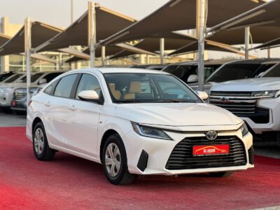 2023 Toyota Yaris 1.5L 4 Cylinders Petrol Engine White Beige Sedan GCC Specs Automatic