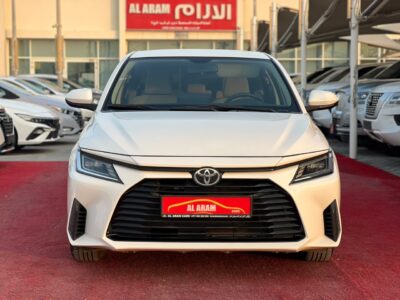2023 Toyota Yaris 1.5 Litres 4 Cylinders Petrol Engine White Beige Sedan GCC Specs