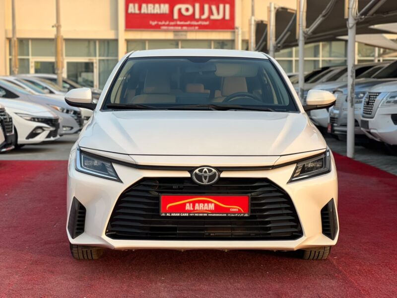 2023 Toyota Yaris 1.5 Litres 4 Cylinders Petrol Engine White Beige Sedan GCC Specs