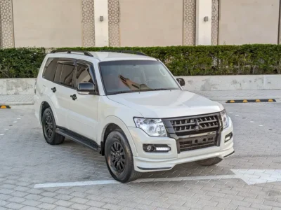 2015 Mitsubishi Pajero Modified Signature Edition 3.5L V6 Engine White Red SUV GCC Specs