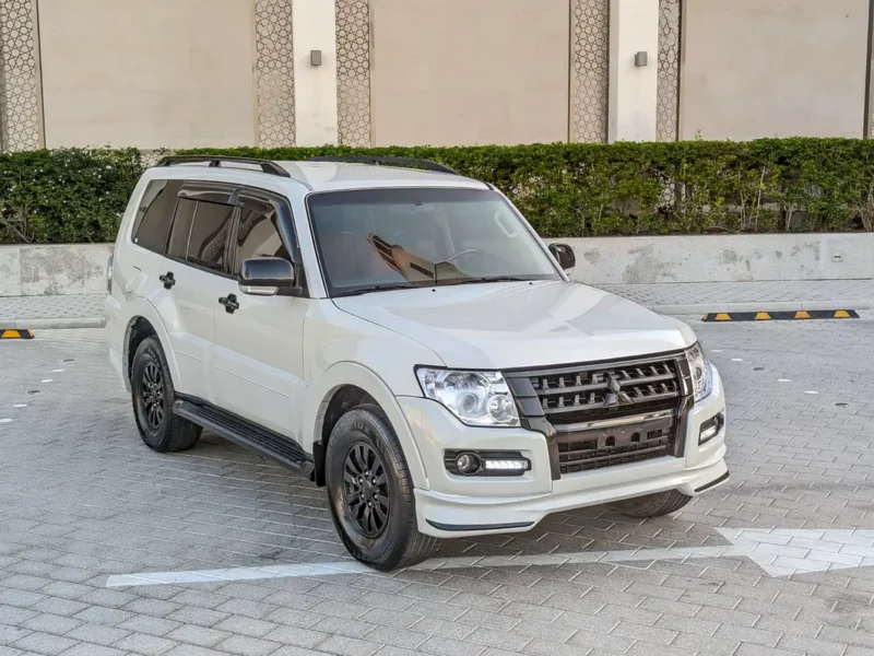 2015 Mitsubishi Pajero Modified Signature Edition 3.5L V6 Engine White Red SUV GCC Specs