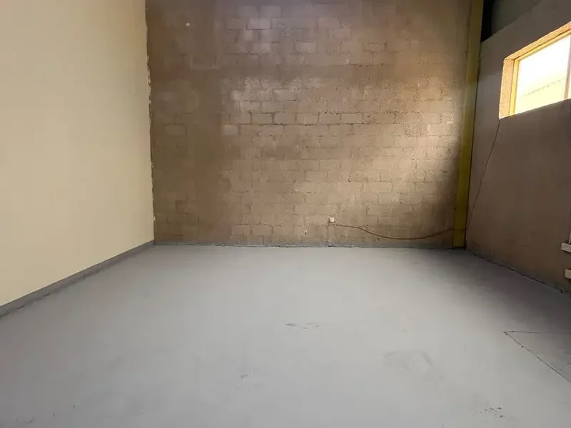 600 sqft Al Quoz 4 Large Mezzanine Floor Storage Space (with Windows) for Rent