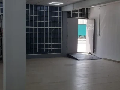 1,050 sqft BIG SPACE. GREAT VISIBILITY. MAXIMUM CONVENIENCE