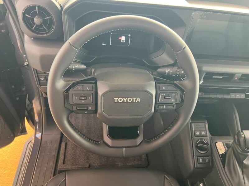 2027 TOYOTA FJ Cruiser 2.7 Litres 4 Cylinders Petrol Engine Grey Black SUV GCC Specs