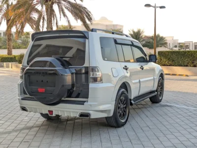 2015 Mitsubishi Pajero Modified Signature Edition 3.5L V6 Engine White Red SUV GCC Specs