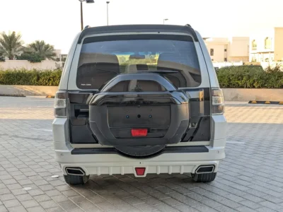 2015 Mitsubishi Pajero Modified Signature Edition 3.5L V6 Engine White Red SUV GCC Specs