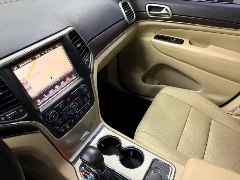 2017 Jeep Grand Cherokee Limited 6 Cylinders Petrol Engine Black Beige SUV GCC Specs Automatic
