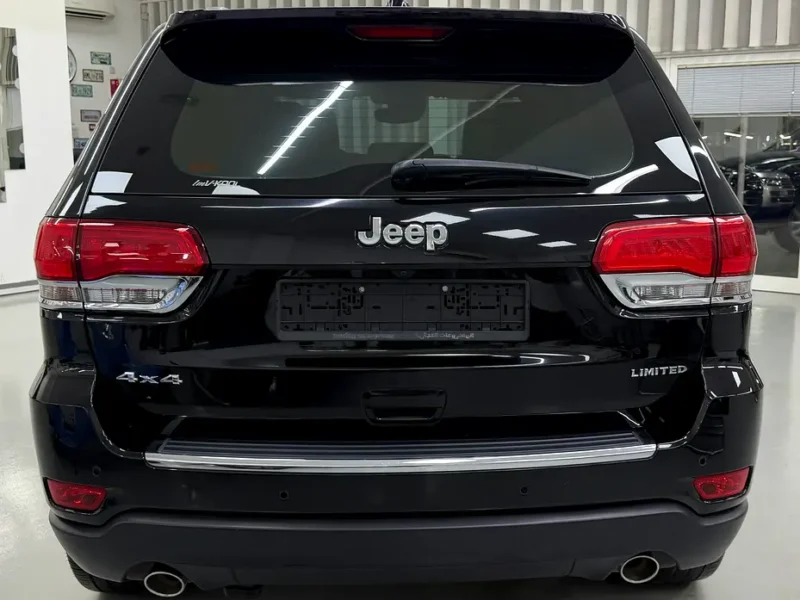 2017 Jeep Grand Cherokee Limited 6 Cylinders Petrol Engine Black Beige SUV GCC Specs Automatic