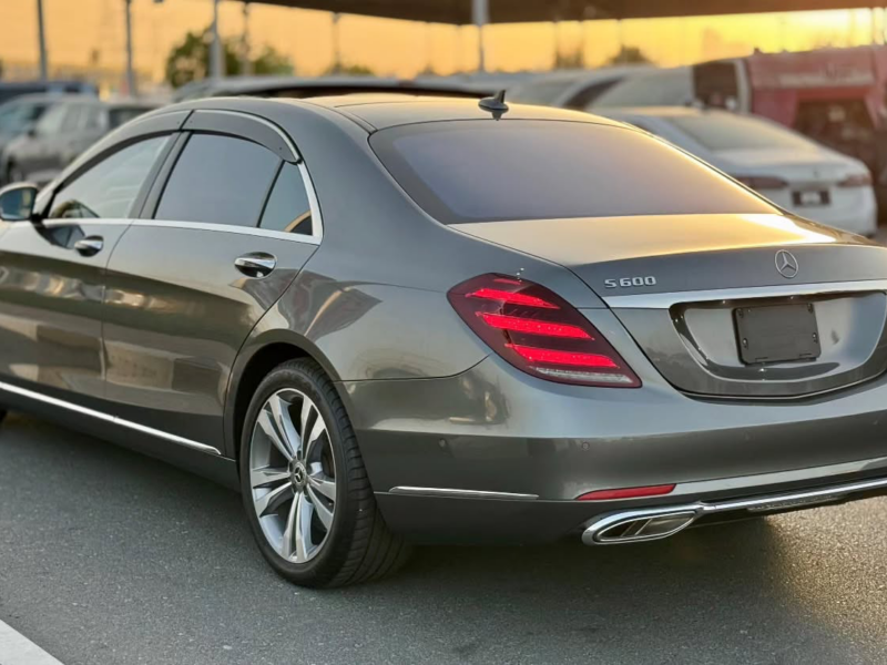 2018 Mercedes-Benz S 600 L 6.0-liter twin-turbocharged V12 Engine Grey Beige Sedan Clean Car