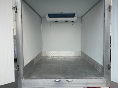 2027 Suzuki Carry Refrigerator 1.5L Four-Cylinder Petrol Engine White Black Mini Truck