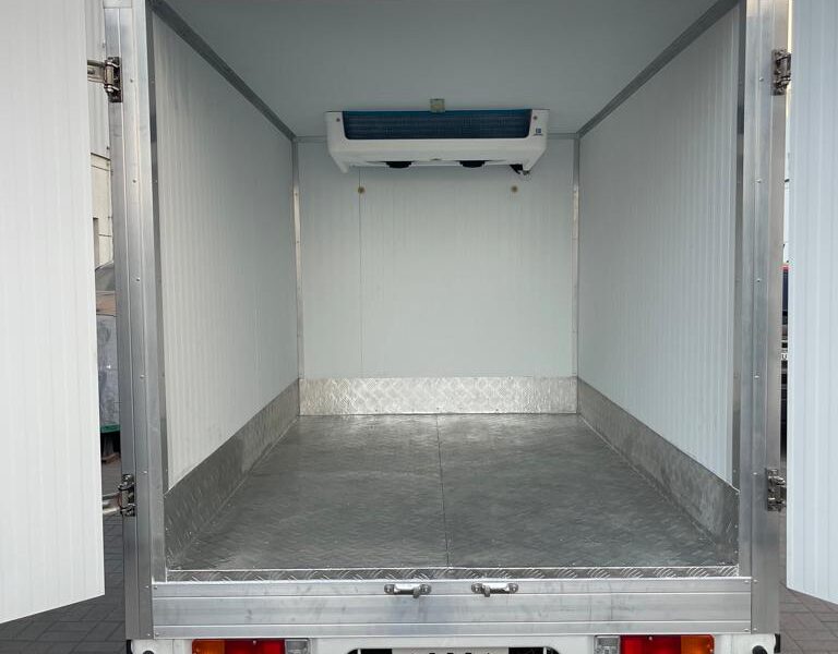 2027 Suzuki Carry Refrigerator 1.5L Four-Cylinder Petrol Engine White Black Mini Truck