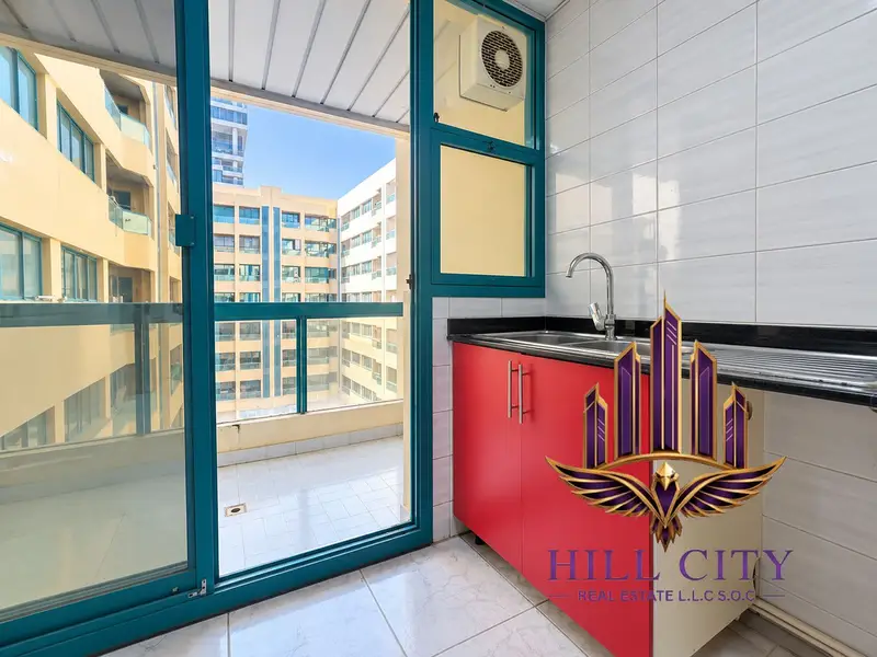 1,461 sqft Spacious 2 BHK Apartment for Rent in Mankhool | Balcony and Laundry Room