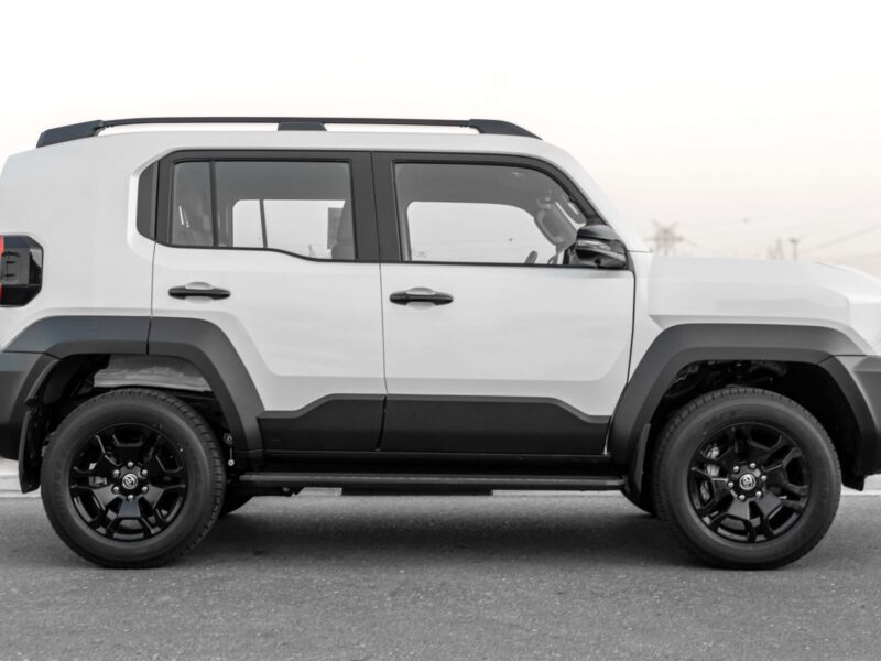 2027 Toyota Land Cruiser FJ 2.7 Litres 4-Cylinder Petrol Engine White Black SUV GCC Specs