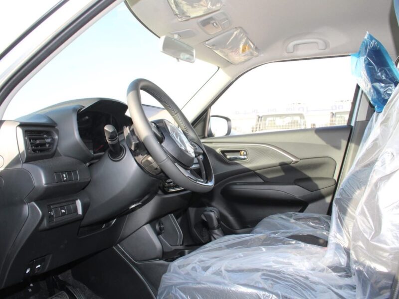 2027 Suzuki Swift 1.2 Litres 3 Cylinder Petrol Engine Silver Black Hatchback GCC Specs