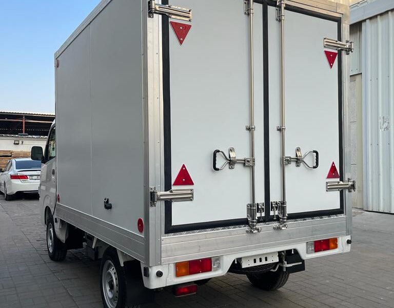 2027 Suzuki Carry Refrigerator 1.5L Four-Cylinder Petrol Engine White Black Mini Truck