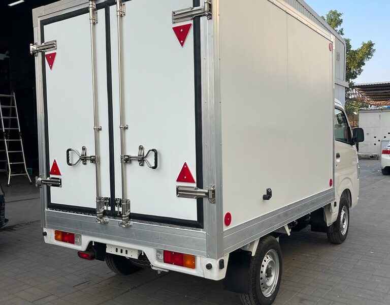 2027 Suzuki Carry Refrigerator 1.5L Four-Cylinder Petrol Engine White Black Mini Truck