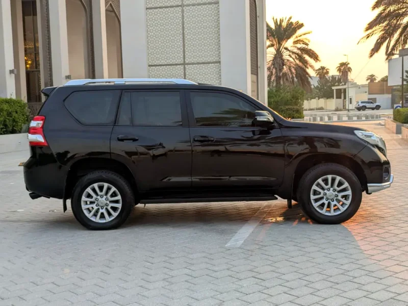 2017 Toyota Prado VXR 2.7 Litres 4-Cylinder Petrol Engine Black Brown SUV GCC Specs