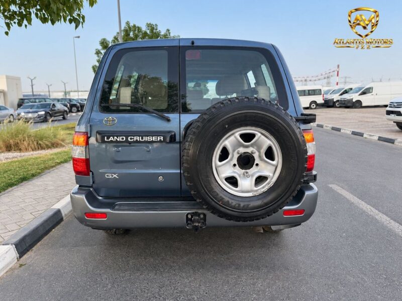 2007 Toyota Land Cruiser GX 4.5 Litres 6 Cylinders Petrol Engine Blue Beige SUV GCC Specs