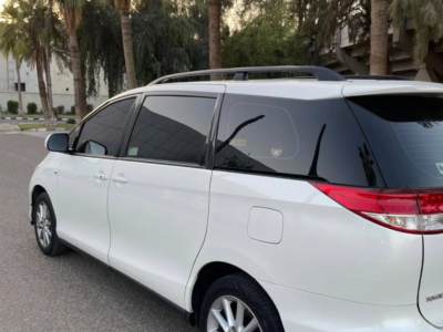 2018 Toyota Previa 2.4 Litres 4-cylinder Petrol Engine White Beige Van NEAT AND CLEAN CAR