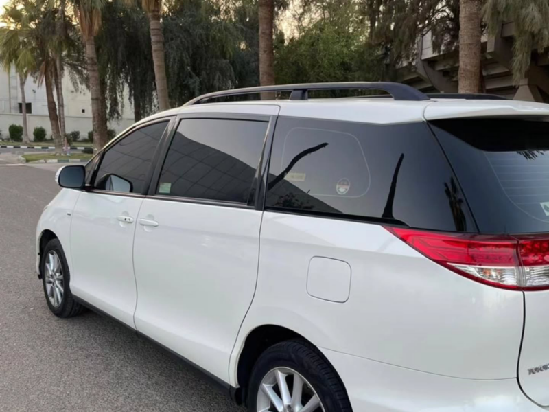 2018 Toyota Previa 2.4 Litres 4-cylinder Petrol Engine White Beige Van NEAT AND CLEAN CAR