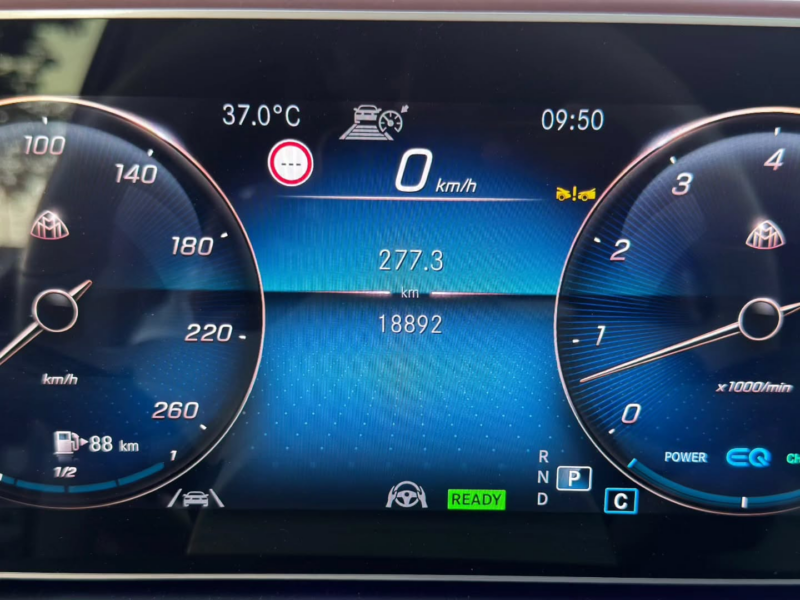 2021 MERCEDES-MAYBACH GLS 600 4.0 Litres V8 Biturbo Petrol Engine Black Maroon SUV Clean Car