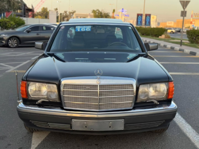 1989 Mercedes-Benz 560SEL 5.5-liter naturally aspirated V8 Petrol Engine Black Sedan RWD