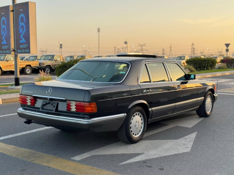 1989 Mercedes-Benz 560SEL 5.5-liter naturally aspirated V8 Petrol Engine Black Sedan RWD