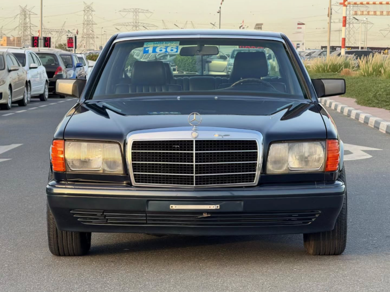 1991 Mercedes-Benz 300 SEL 3.0 Litres inline-six Petrol Engine Black Blue Sedan Neat and Clean Car