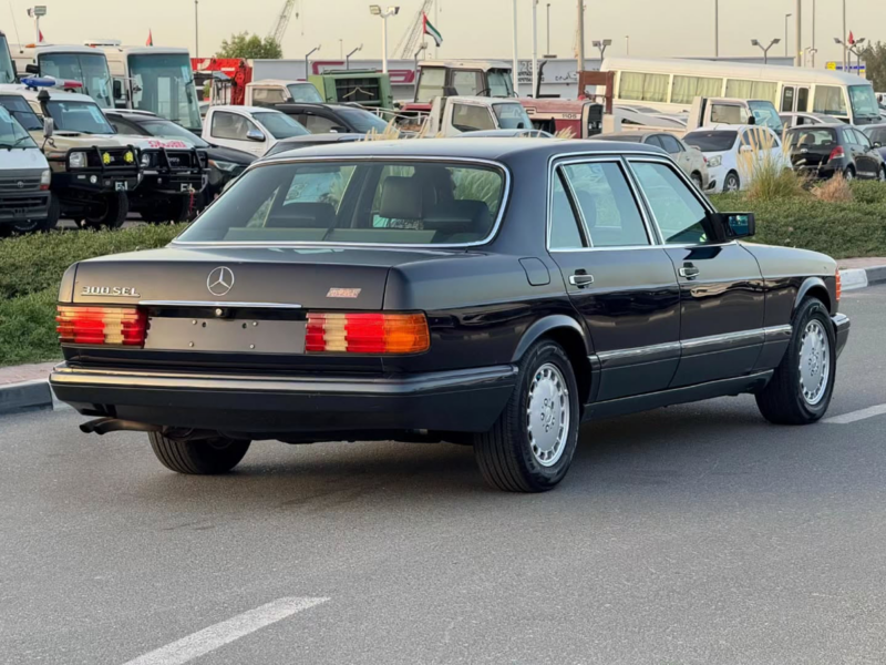 1991 Mercedes-Benz 300 SEL 3.0 Litres inline-six Petrol Engine Black Blue Sedan Neat and Clean Car