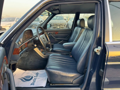1991 Mercedes-Benz 300 SEL 3.0 Litres inline-six Petrol Engine Black Blue Sedan Neat and Clean Car