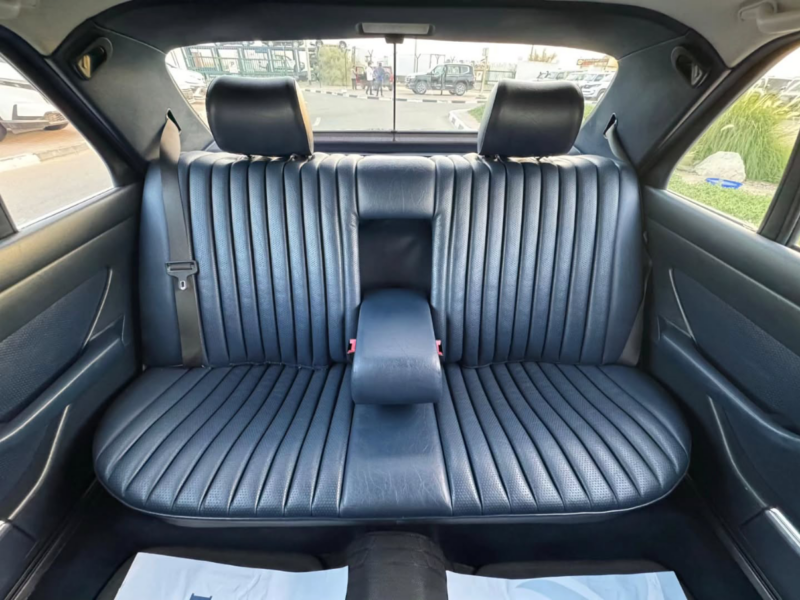1991 Mercedes-Benz 300 SEL 3.0 Litres inline-six Petrol Engine Black Blue Sedan Neat and Clean Car