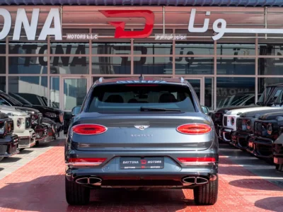 2021 Bentley Bentayga Standard 4.0L V8 Twin-Turbo Engine Grey Black SUV Japanese Specs