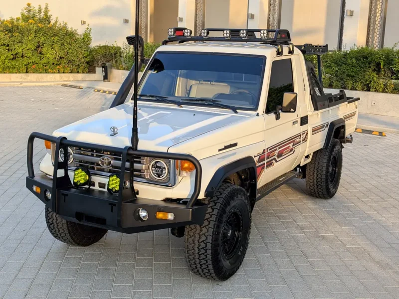 2000 Toyota Land Cruiser 70 Series LC 79 40th Anniversary V6 4.2L Diesel White Beige Truck