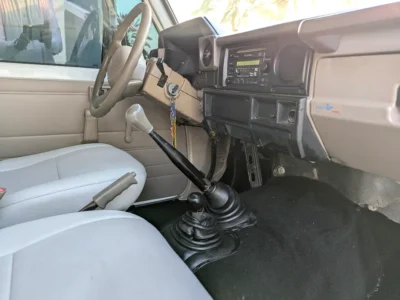 2000 Toyota Land Cruiser 70 Series LC 79 40th Anniversary V6 4.2L Diesel White Beige Truck
