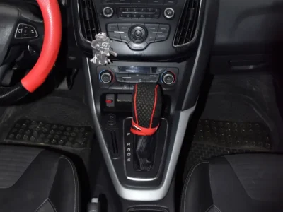 2015 Ford Focus SE 2.0 Litres Inline-4 Petrol Engine Red Black Hatchback GCC Specs