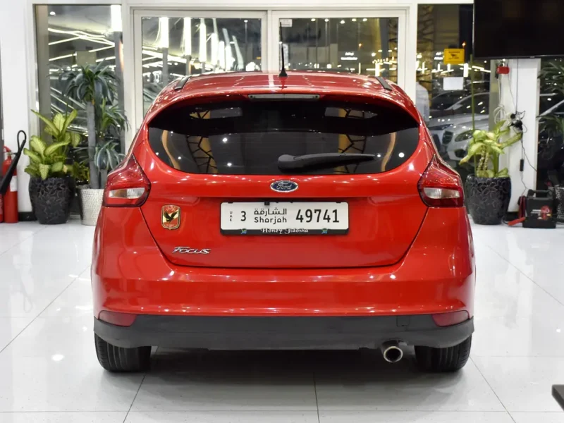 2015 Ford Focus SE 2.0 Litres Inline-4 Petrol Engine Red Black Hatchback GCC Specs