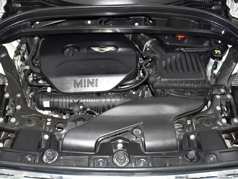 2018 MINI Countryman Cooper S 2.0L Turbocharged 4-Cylinder Engine White Brown Hatchback