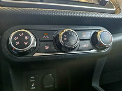 2022 Nissan Kicks SV 1.6 Litres 4 Cylinders Petrol Engine White Black SUV GCC Specs