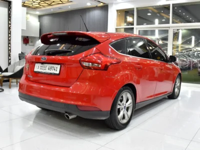 2015 Ford Focus SE 2.0 Litres Inline-4 Petrol Engine Red Black Hatchback GCC Specs