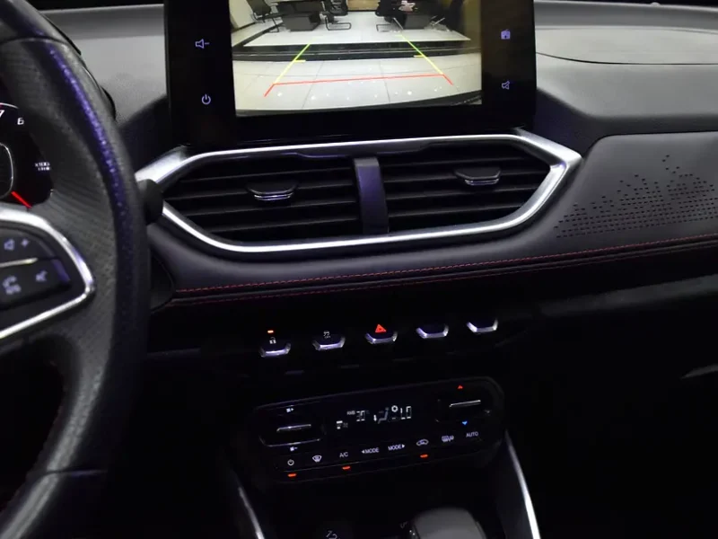 2022 Chevrolet Groove Premier 4 Cylinders Petrol Engine Silver Black Crossover GCC Specs