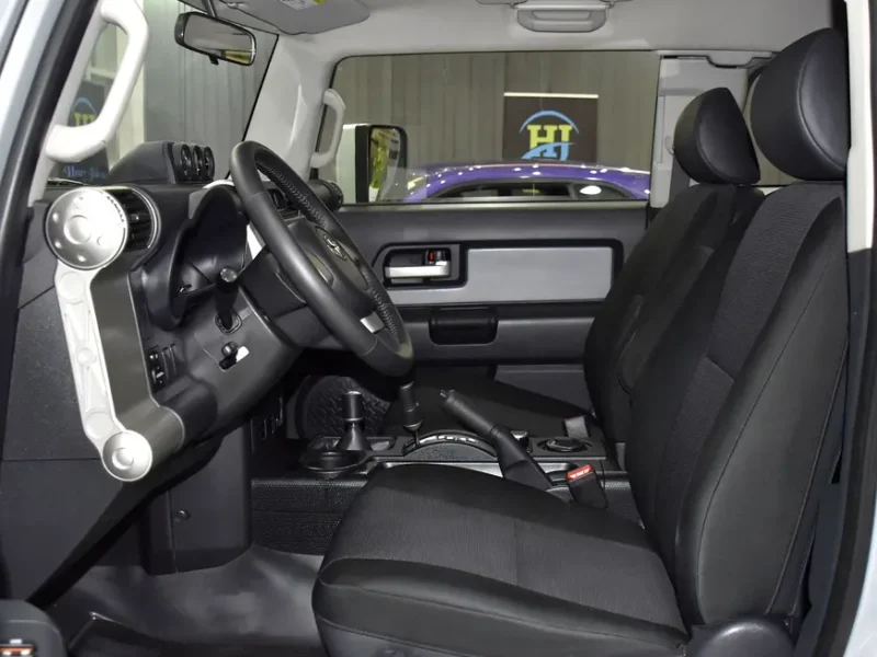 2023 Toyota FJ Cruiser GXR 4.0 Litres 6 Cylinders Petrol Engine Silver Black SUV GCC Specs