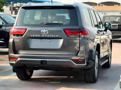 2026 Toyota Land Cruiser VX 3.3 Litres 6 Cylinders Diesel Twin-Turbo Engine Grey Black SUV