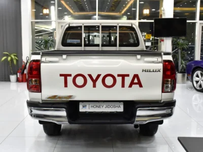 2025 Toyota Hilux Double Cab DLS 4 Cylinders Diesel Engine White Maroon Pickup Truck GCC